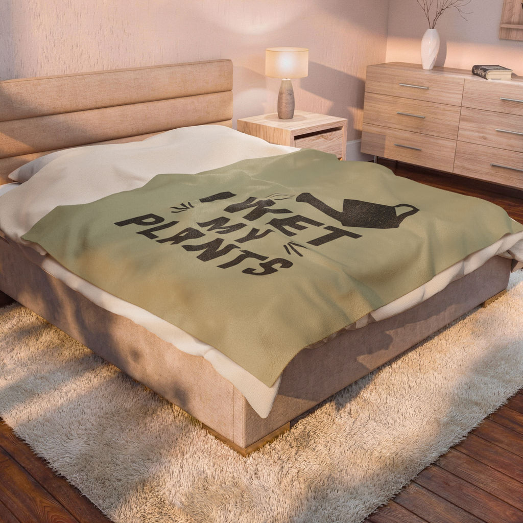 I Wet My Plants Velveteen Plush Blanket – Funny Plant Lover Throw